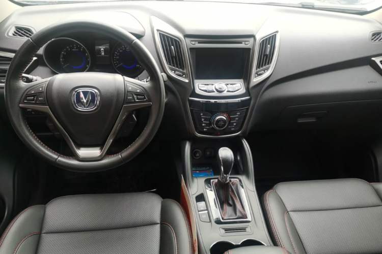 Used CHANGAN CS75 2016 1.8T Automatic Elite Model China IV Standard Center Console