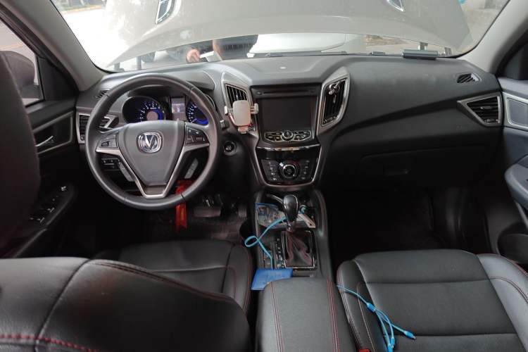 Used CHANGAN CS75 2016 1.8T Automatic Elite Model China V Standard Center Console