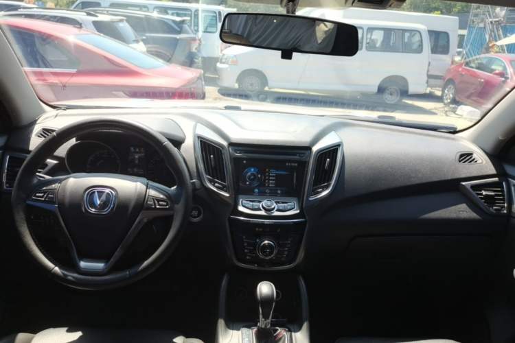 Used CHANGAN CS75 2016 1.8T Automatic Elite Model China V Standard Center Console