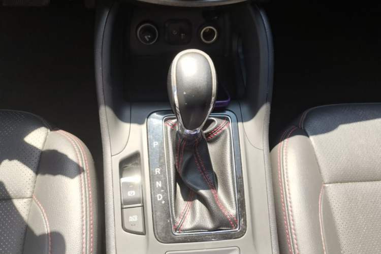 Used CHANGAN CS75 2016 1.8T Automatic Elite Model China V Standard Gear Lever