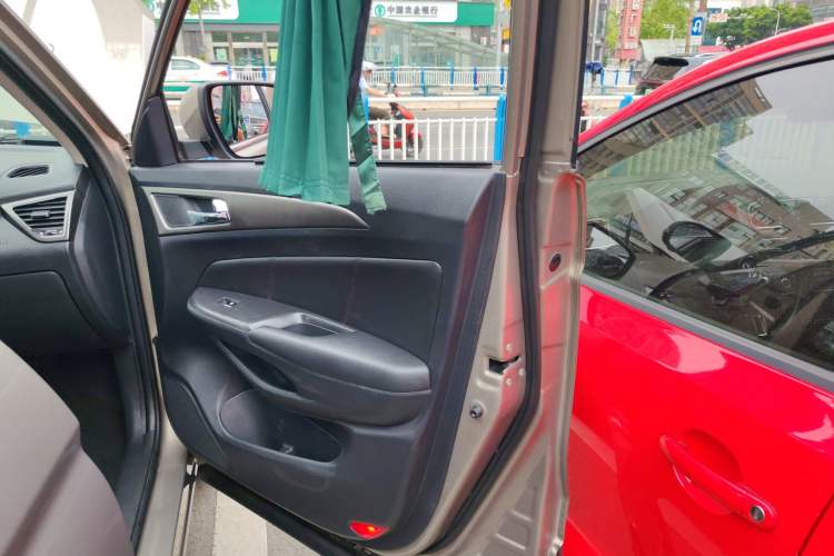 Used CHANGAN CS75 2016 1.8T Automatic Elite Model China IV Standard Interior 5
