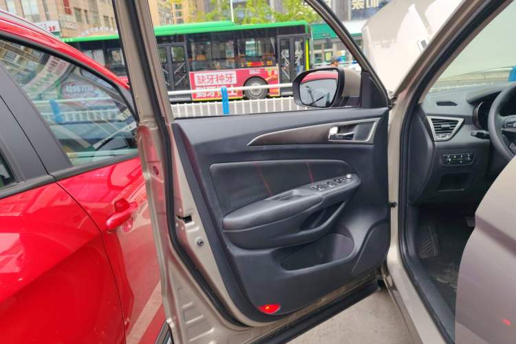 Used CHANGAN CS75 2016 1.8T Automatic Elite Model China IV Standard Interior 7