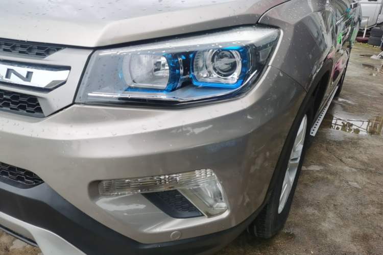 Used CHANGAN CS75 2016 1.8T Automatic Elite Model China IV Standard Left Front Headlight