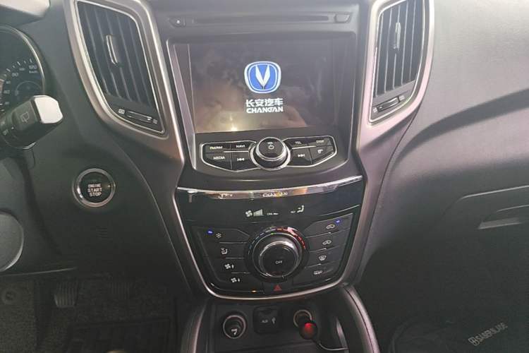 Used CHANGAN CS75 2016 2.0L Manual Leading Version China IV Standard Audio And AC Panel