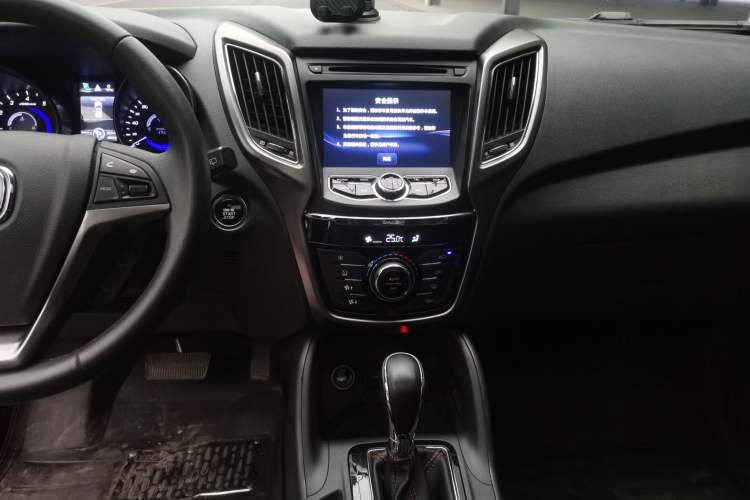 Used CHANGAN CS75 2016 1.8T Automatic Elite Model China V Standard Audio And AC Panel