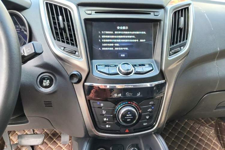 Used CHANGAN CS75 2016 1.8T Automatic Elite Model China V Standard Audio And AC Panel