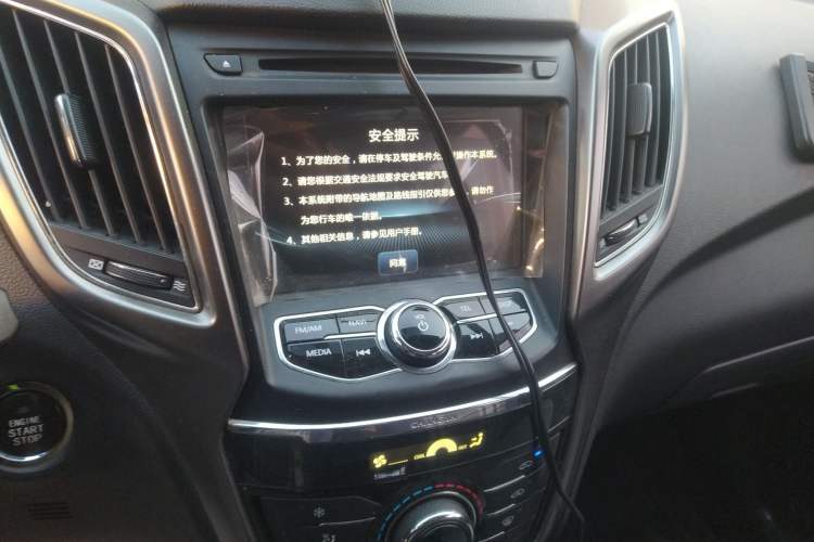 Used CHANGAN CS75 2016 2.0L Manual Leading Version China IV Standard Audio And AC Panel