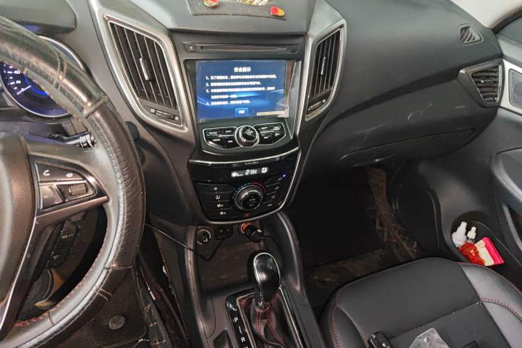 Used CHANGAN CS75 2016 1.8T Automatic Elite Model China IV Standard Audio And AC Panel