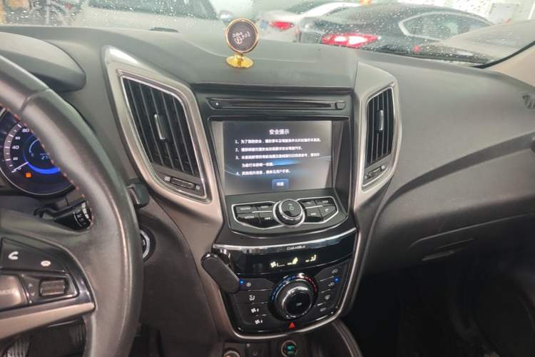 Used CHANGAN CS75 2016 2.0L Manual Luxury Version China V Standard Audio And AC Panel