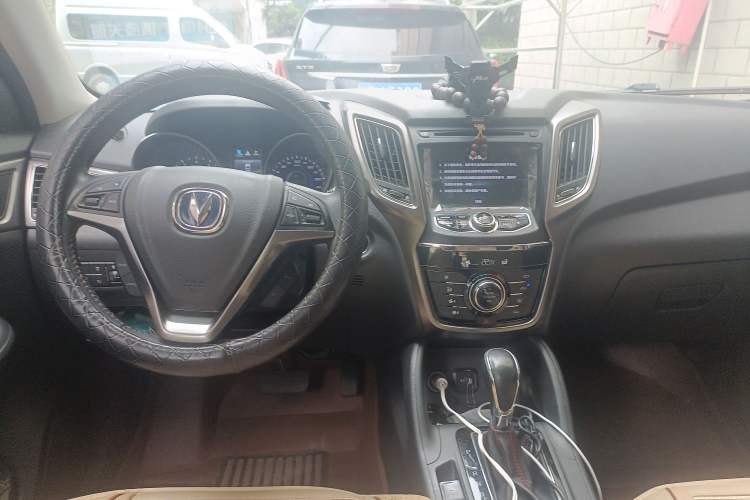 Used CHANGAN CS75 2016 1.8T Automatic Elite Model China V Standard Center Console