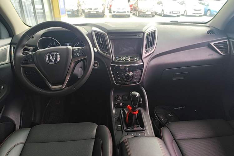 Used CHANGAN CS75 2016 2.0L Manual Leading Version China IV Standard Center Console