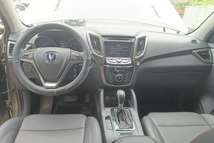 Used CHANGAN CS75 2016 1.8T Automatic Elite Model China IV Standard Center Console