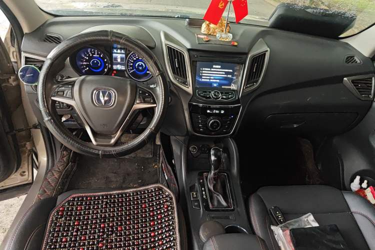 Used CHANGAN CS75 2016 1.8T Automatic Elite Model China IV Standard Center Console
