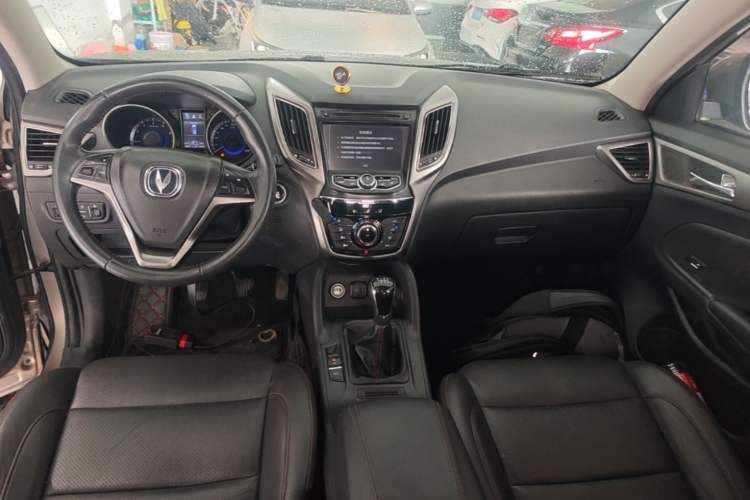 Used CHANGAN CS75 2016 2.0L Manual Luxury Version China V Standard Center Console