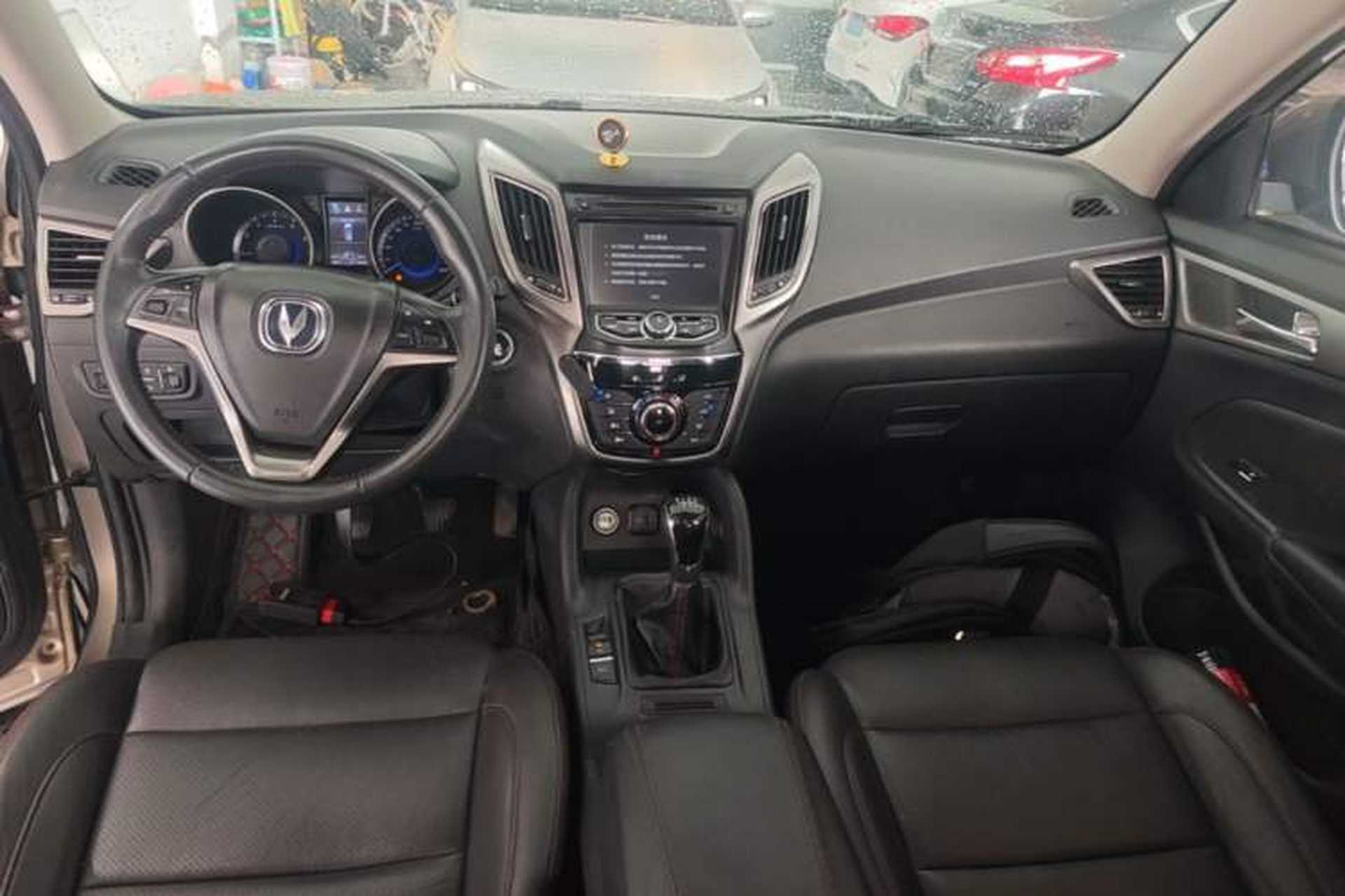 Used CHANGAN CS75 2016 2.0L Manual Luxury Version China V Standard Center Console