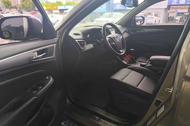 Used CHANGAN CS75 2016 2.0L Manual Leading Version China IV Standard Driver Seat