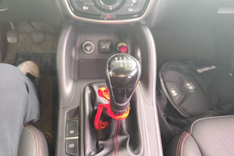 Used CHANGAN CS75 2016 2.0L Manual Leading Version China IV Standard Gear Lever
