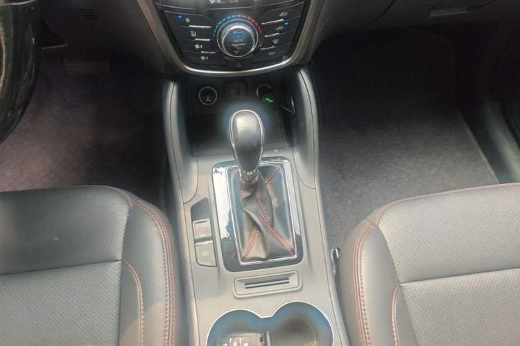 Used CHANGAN CS75 2016 1.8T Automatic Elite Model China V Standard Gear Lever