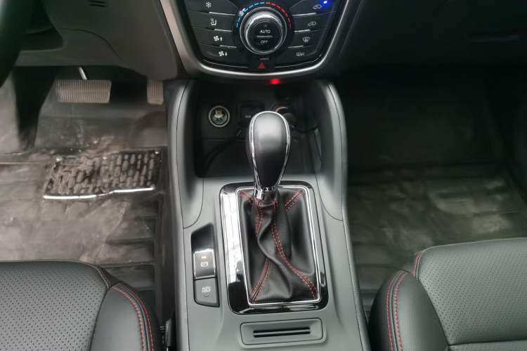 Used CHANGAN CS75 2016 1.8T Automatic Elite Model China V Standard Gear Lever