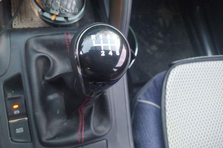 Used CHANGAN CS75 2016 2.0L Manual Leading Version China IV Standard Gear Lever