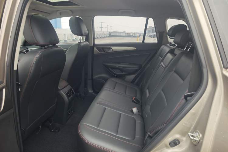 Used CHANGAN CS75 2016 1.8T Automatic Elite Model China V Standard Interior 2
