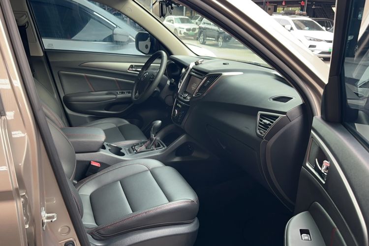Used CHANGAN CS75 2016 1.8T Automatic Elite Model China IV Standard Interior 3