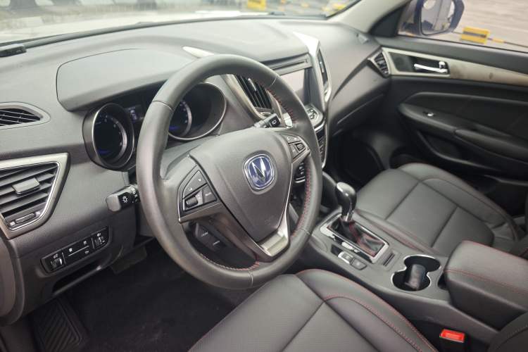 Used CHANGAN CS75 2016 1.8T Automatic Elite Model China V Standard Interior 3