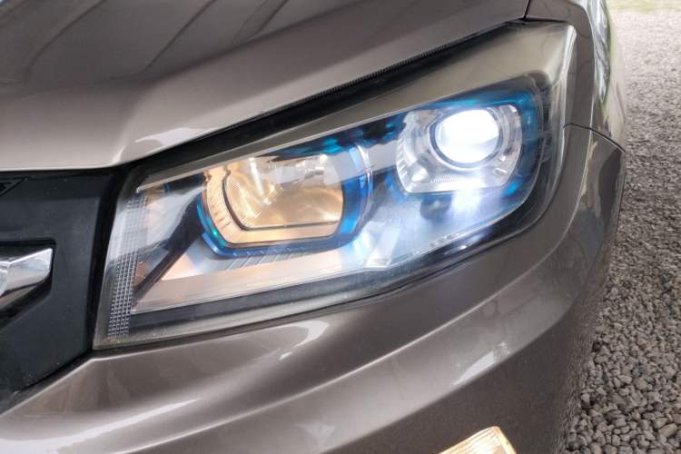 Used CHANGAN CS75 2016 1.8T Automatic Elite Model China IV Standard Left Front Headlight