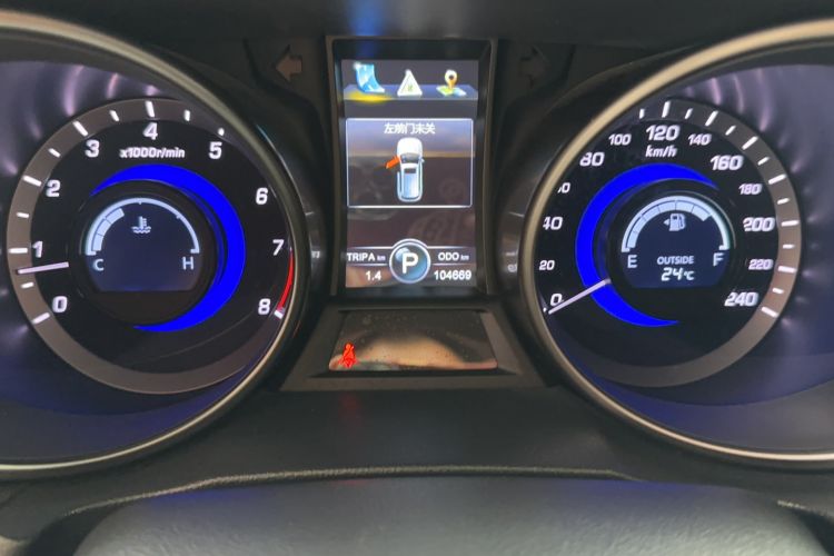 Used CHANGAN CS75 2016 1.8T Automatic Elite Model China IV Standard Odometer Close Up