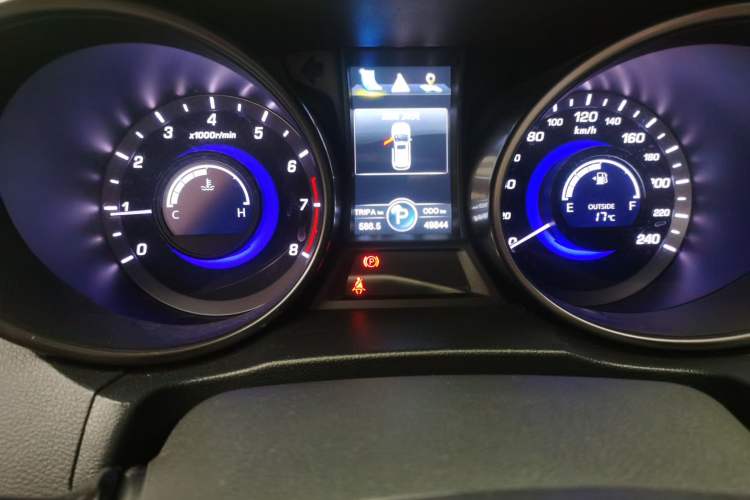 Used CHANGAN CS75 2016 1.8T Automatic Elite Model China V Standard Odometer Close Up
