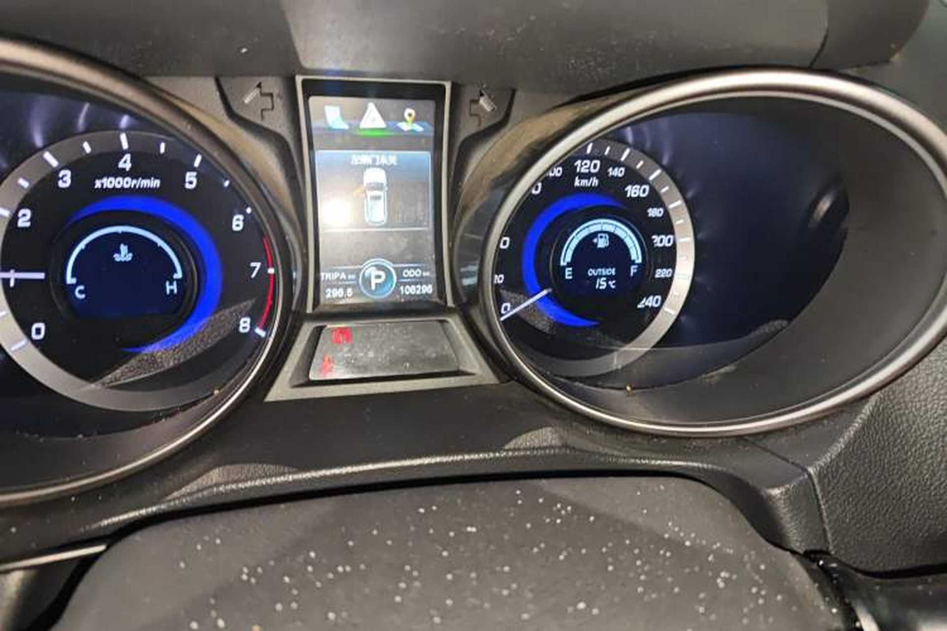 Used CHANGAN CS75 2016 1.8T Automatic Elite Model China IV Standard Odometer Close Up
