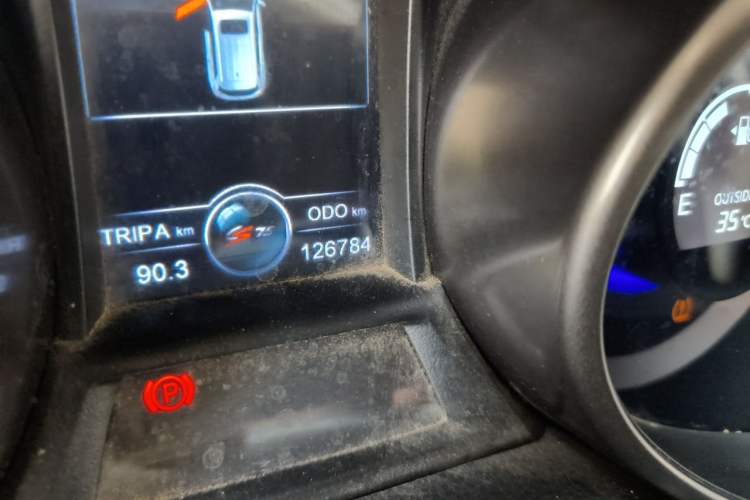 Used CHANGAN CS75 2016 1.5T Manual FENGSHANG Model Odometer Close Up