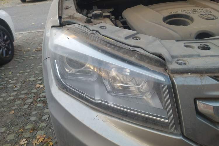 Used CHANGAN CS75 2016 2.0L Manual Leading Version China IV Standard Right Front Headlight