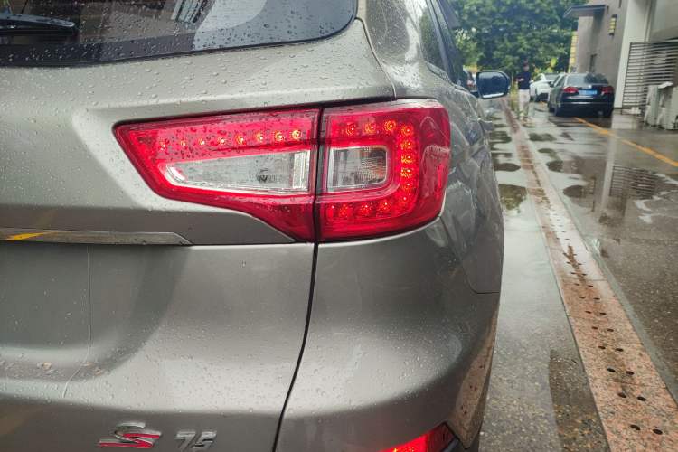 Used CHANGAN CS75 2016 1.8T Automatic Elite Model China V Standard Right Rear Taillight