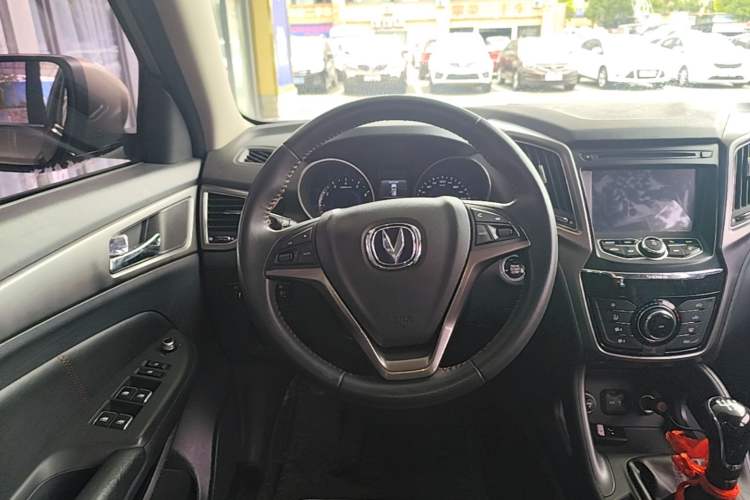 Used CHANGAN CS75 2016 2.0L Manual Leading Version China IV Standard Steering Wheel