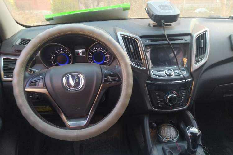 Used CHANGAN CS75 2016 2.0L Manual Leading Version China IV Standard Steering Wheel