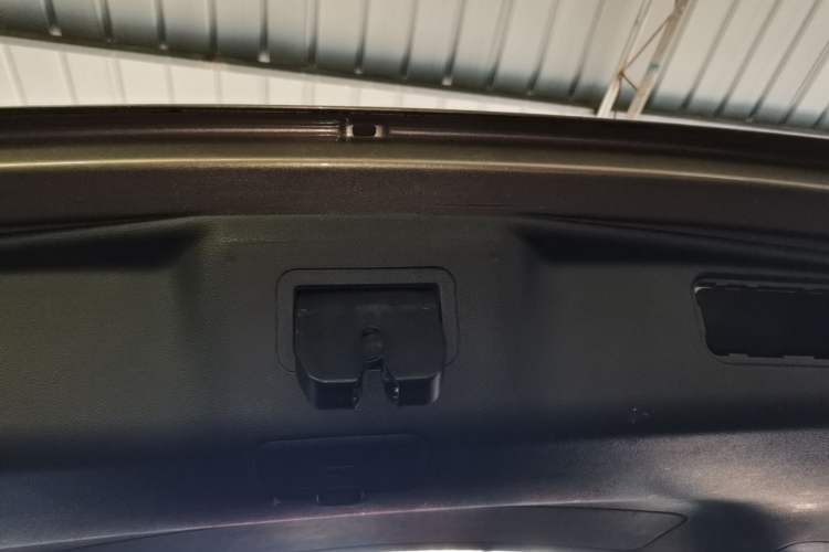 Used CHANGAN CS75 2016 1.8T Automatic Elite Model China V Standard Trunk