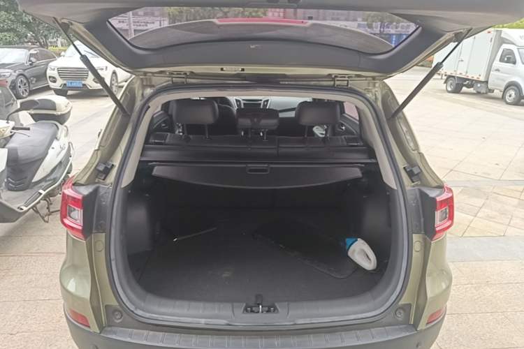 Used CHANGAN CS75 2016 1.8T Automatic Elite Model China IV Standard Trunk