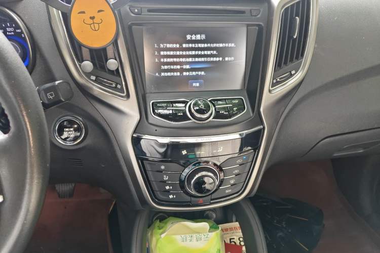 Used CHANGAN CS75 2016 2.0L Manual Luxury Version China IV Standard Audio And AC Panel