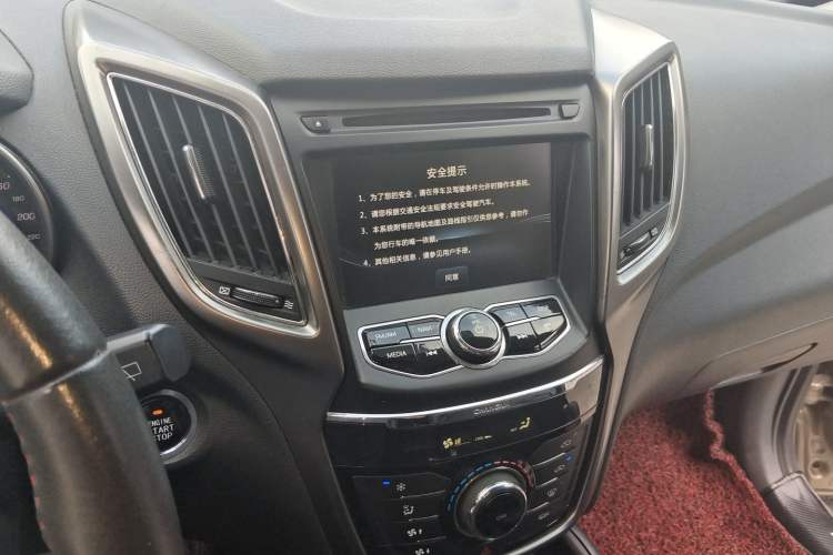 Used CHANGAN CS75 2016 2.0L Manual Luxury Version China IV Standard Audio And AC Panel