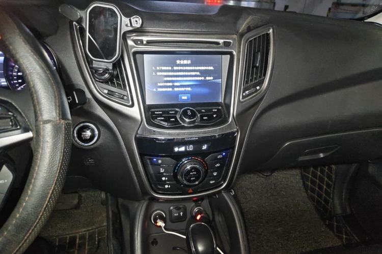 Used CHANGAN CS75 2016 1.8T Automatic Elite Model China V Standard Audio And AC Panel