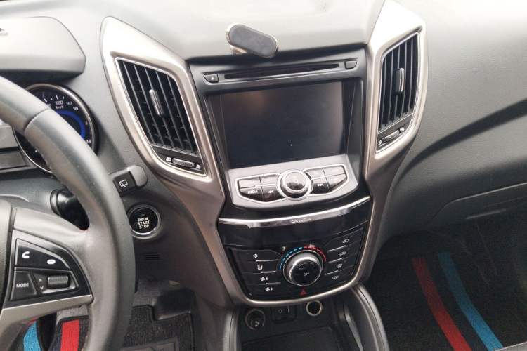 Used CHANGAN CS75 2016 2.0L Manual Luxury Version China IV Standard Audio And AC Panel