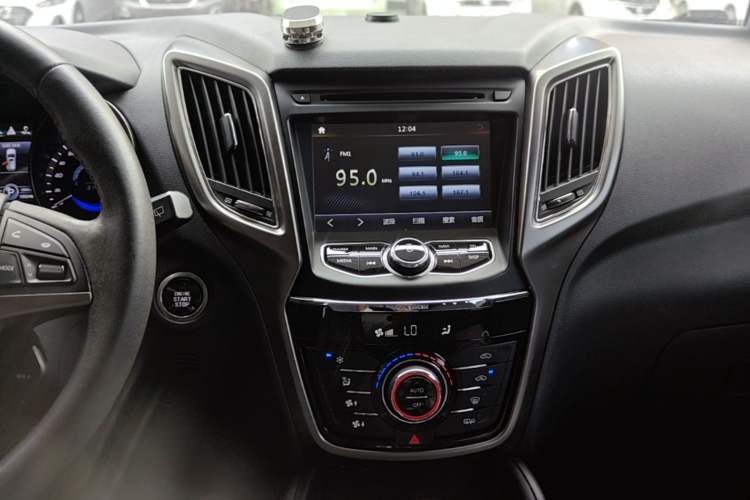 Used CHANGAN CS75 2016 1.8T Automatic Elite Model China IV Standard Audio And AC Panel