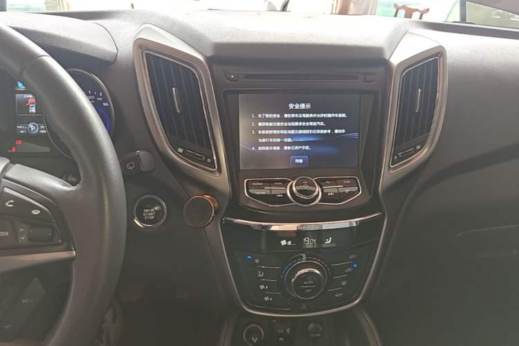Used CHANGAN CS75 2016 1.8T Automatic Elite Model China V Standard Audio And AC Panel