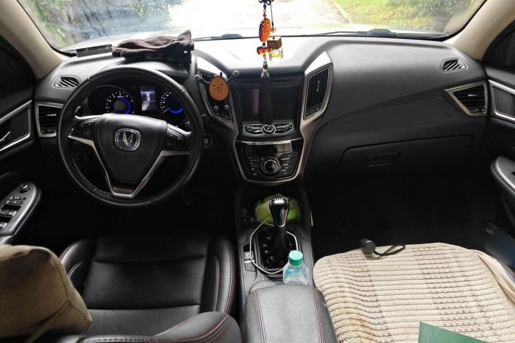 Used CHANGAN CS75 2016 2.0L Manual Luxury Version China IV Standard Center Console