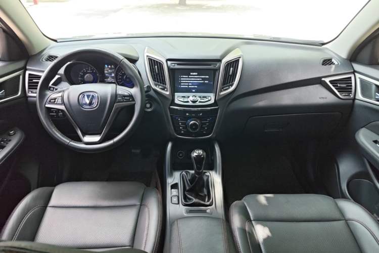 Used CHANGAN CS75 2016 2.0L Manual Luxury Version China V Standard Center Console