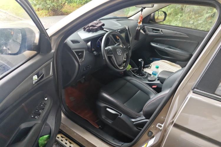Used CHANGAN CS75 2016 2.0L Manual Luxury Version China IV Standard Driver Seat