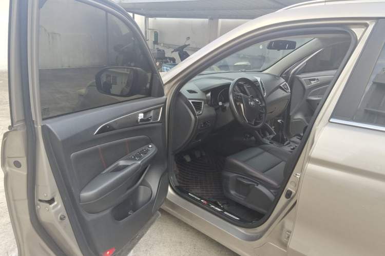 Used CHANGAN CS75 2016 2.0L Manual Luxury Version China IV Standard Driver Seat