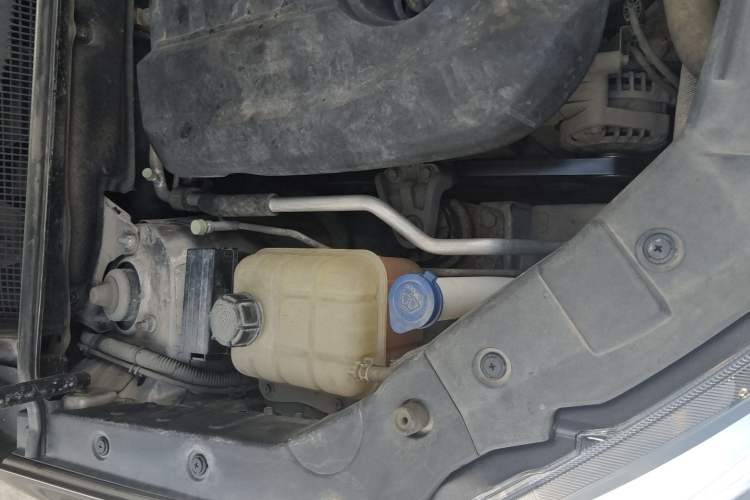 Used CHANGAN CS75 2016 2.0L Manual Luxury Version China IV Standard Engine Bay Right