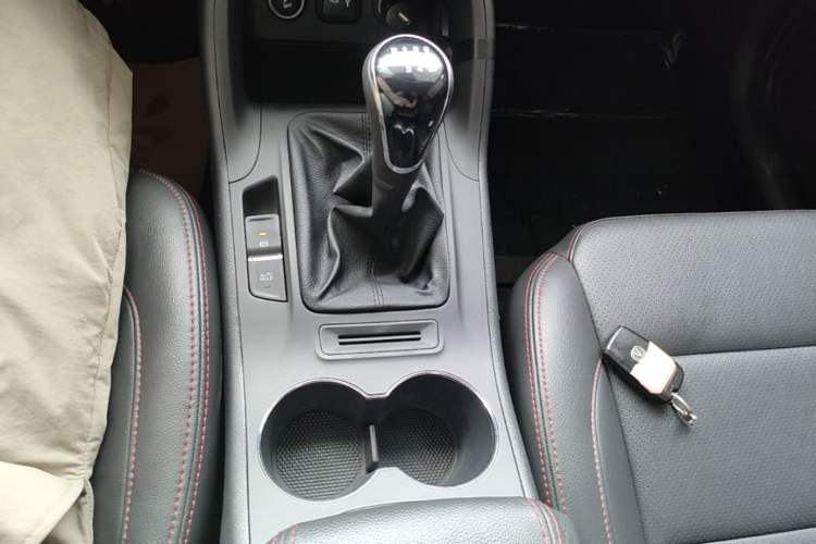 Used CHANGAN CS75 2016 2.0L Manual Luxury Version China IV Standard Gear Lever